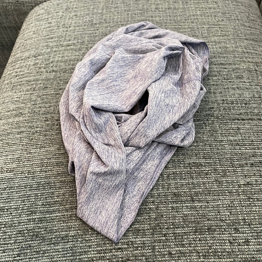 oiselle Heathered Light Gray Scarf Wrap